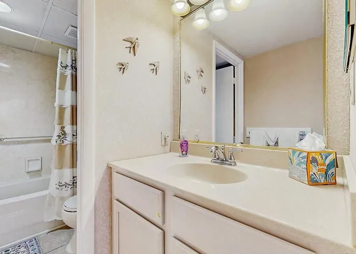 Waterfront With Incredible Views Balcony Washer & Dryer Pools & Sauna Holiday home Ocean City