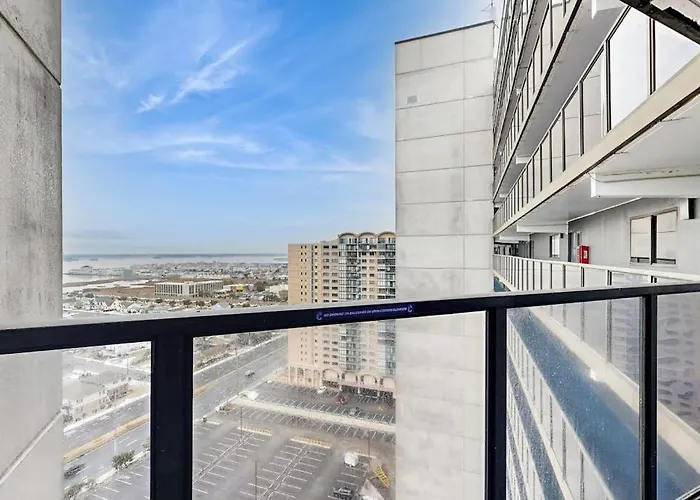 Waterfront With Incredible Views Balcony Washer & Dryer Pools & Sauna